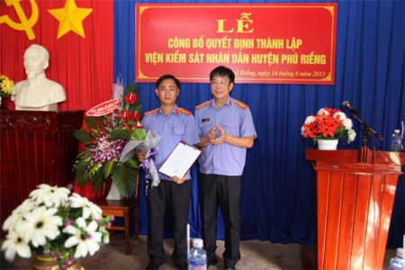 Hình trao quyết định