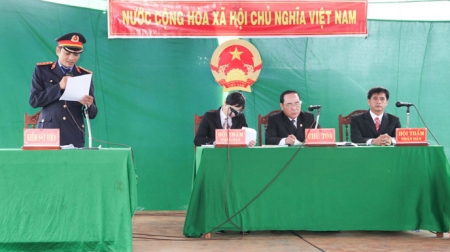 Phiên tòa xét xử