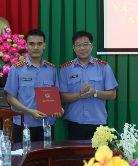 Lễ trao quyết định