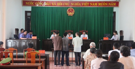Phiên tòa xét xử