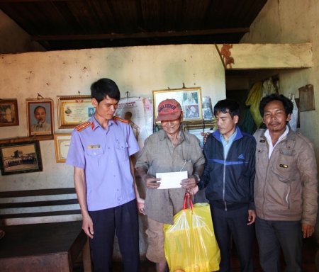 Buổi tặng quà