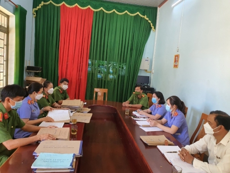 Viện KSND thị xã Bình Long Trực tiếp kiểm sát việc tạm giữ, tạm giam và thi hành án phạt tù tại Nhà tạm giữ - Công an thị xã Bình Long.