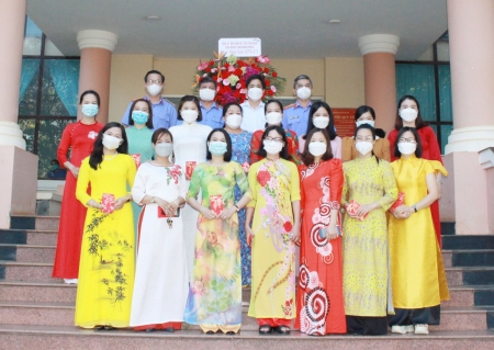Hình hoạt động