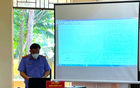Viện kiểm sát nhân dân huyện Chơn Thành thực hiện số hóa hồ sơ và phối hợp với Tòa án cùng cấp tổ chức phiên tòa xét xử rút kinh nghiệm vụ án hình sự