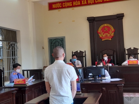 Viện kiểm sát nhân dân huyện Lộc Ninh tổ chức phiên tòa xét xử rút kinh nghiệm vụ án hình sự, từng bước đáp ứng yêu cầu cải cách tư pháp.