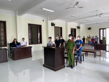 Lấy được 200 triệu đồng theo kiểu “xã hội đen”, 04 bị cáo lãnh hơn 60 năm tù
