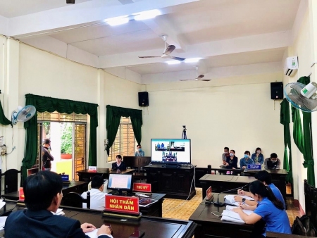Các cơ quan tiến hành tố tụng thị xã Bình Long tiến hành xét xử trực tuyến