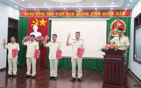 các tân KSV tuyên thệ