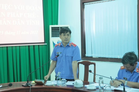Đ/c Viện trưởng phát biểu