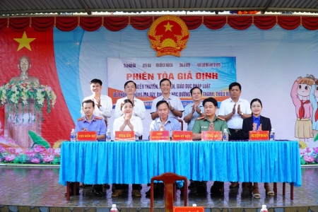 Chi đoàn Viện kiểm sát nhân dân huyện Phú Riềng phối hợp tổ chức phiên toà giả định, tuyên truyền pháp luật, chống tệ nạn ma túy học đường