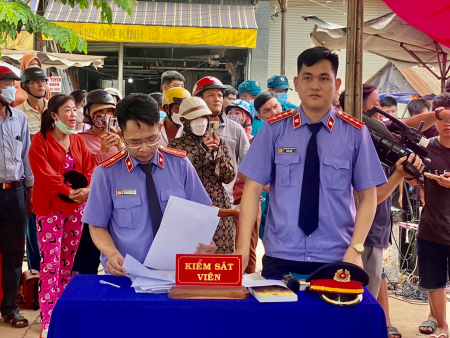 Viện kiểm sát nhân dân huyện Bù Đăng, phối hợp với Toà án nhân dân cùng cấp tổ chức phiên toà xét xử lưu động các vụ án hình sự về tội phạm ma túy
