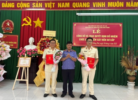Viện kiểm sát nhân dân tỉnh Bình Phước tổ chức công bố và trao quyết định kiểm sát viên sơ cấp