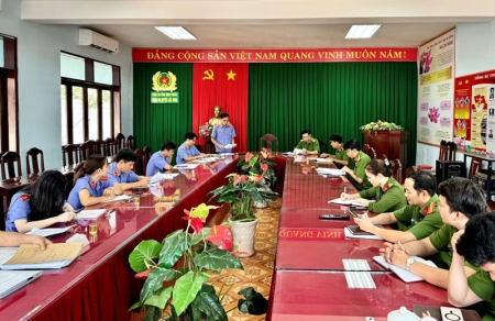 Hình về buổi làm việc của Đoàn