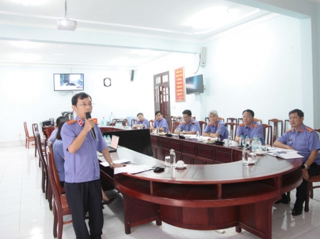Đội dự thi báo cáo vụ án
