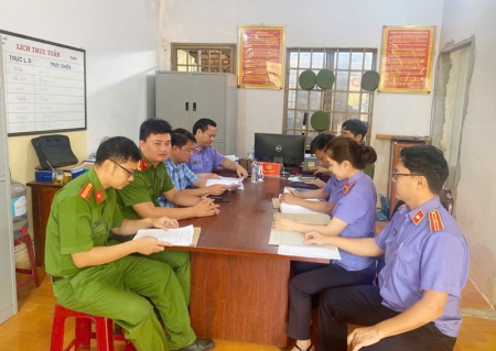 Hình về buổi làm việc của Đoàn