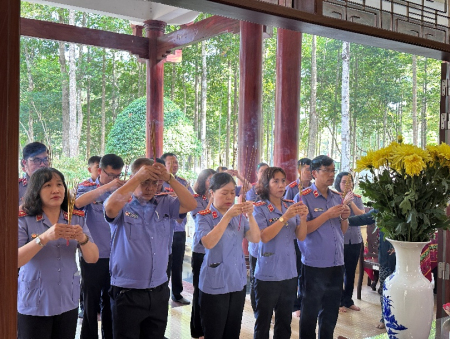 Viện kiểm sát nhân dân khu vực 2 – Đồng Nai tổ chức lễ dâng hương tưởng niệm Chủ tịch Hồ Chí Minh và các Anh hùng liệt sĩ nhân dịp kỷ niệm 79 năm Ngày Thương binh - Liệt sĩ (27/7/1947 - 27/7/2026) và kỷ niệm 66 năm