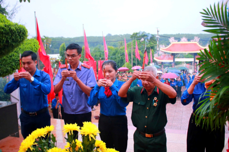 Chi đoàn Viện kiểm sát nhân dân liên khu vực 11, 12, 13, 14 – Đồng Nai phối hợp tổ chức Chương trình thắp nến tri ân nhân kỷ niệm 79 năm Ngày Thương binh – Liệt sĩ