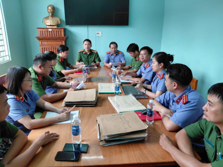 Viện KSND khu vực 11 tiến hành kiểm sát trực tiếp và phúc tra việc thực hiện Kết luận việc tiếp nhận, giải quyết nguồn tin về tội phạm tại Công an cấp xã