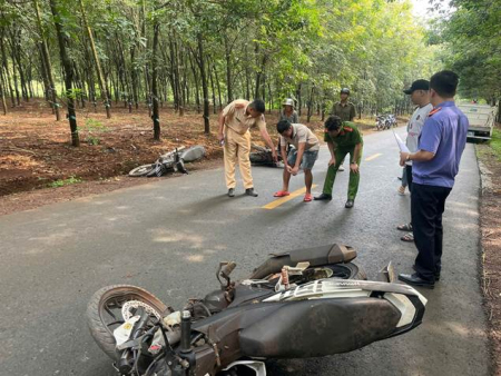 Viện kiểm sát nhân dân Khu vực 10 - Đồng Nai kiểm sát việc dựng lại hiện trường vụ tai nạn giao thông tại xã Tân Quan, thành phố Đồng Nai
