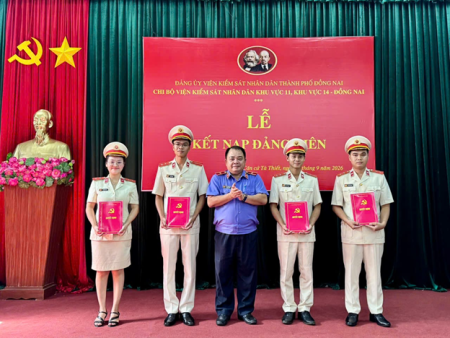 Chi bộ Viện KSND khu vực 14 - Đồng Nai phối hợp cùng chi bộ Viện KSND khu vực 11 - Đồng Nai tổ chức buổi sinh hoạt chuyên đề về nguồn gắn với Lễ kết nạp đảng viên tại Căn cứ lịch sử quốc gia đặc biệt Tà Thiết.