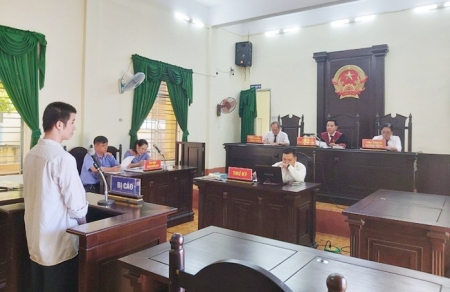 hình phiên tòa
