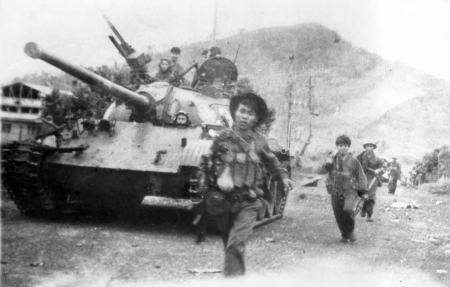 CHÀO MỪNG KỶ NIỆM 45 NĂM NGÀY GIẢI PHÓNG MIỀN NAM, THỐNG NHẤT ĐẤT NƯỚC (30-4-1975 - 30-4-2020) Trang sử chói lọi,  khát vọng hùng cường - Bài 1