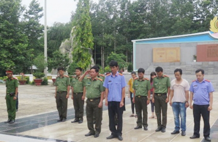 Hình Về nguồn