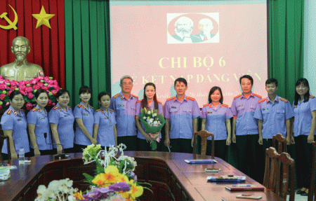 Kết nạp đảng viên mới