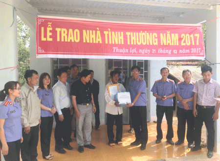 trao tặng