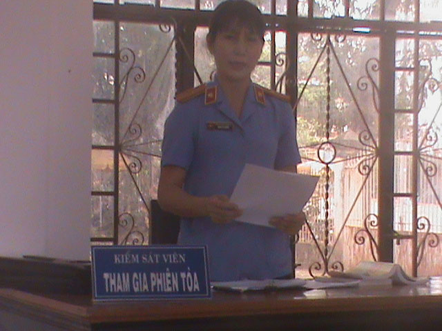 Kiểm sát viên phát biểu