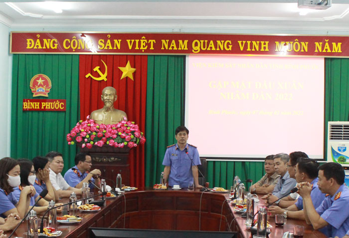 Đ/c Viện trưởng phát biểu