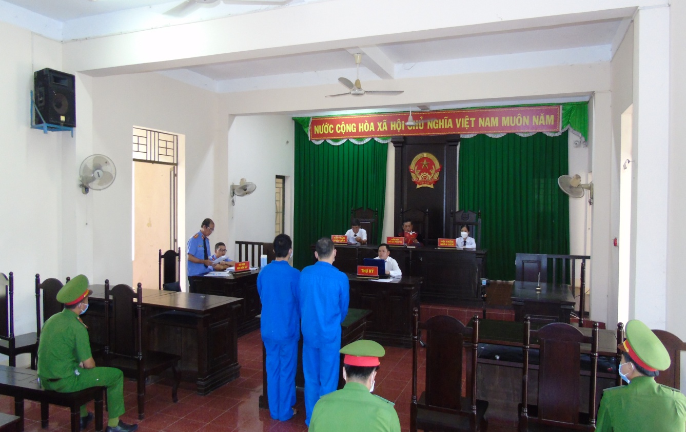Viện trưởng Viện kiểm sát nhân dân huyện Chơn Thành trực tiếp thực hành quyền công tố, kiểm sát xét xử vụ án hình sự và phối hợp với tòa án tổ chức phiên tòa rút kinh nghiệm