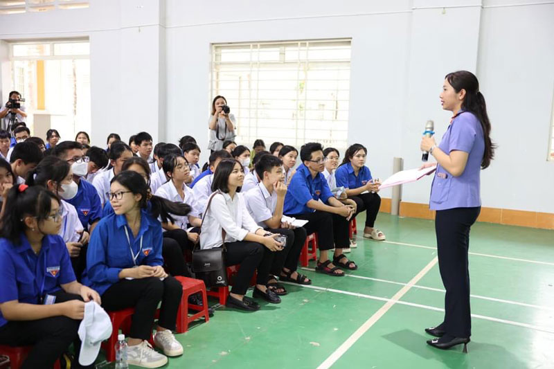 Hình hoạt động