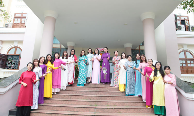 Hình hoạt động