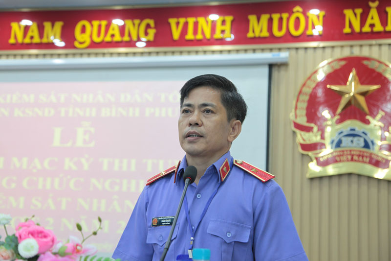 Đ/c Viện trưởng phát biểu khai mạc