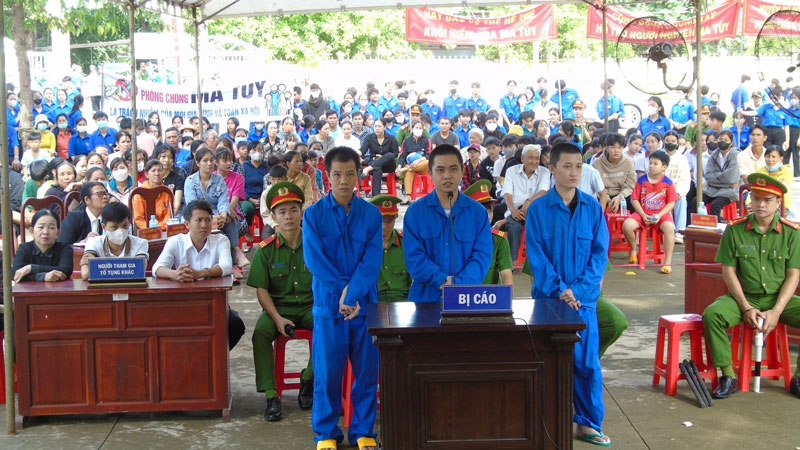hình về phiên tòa