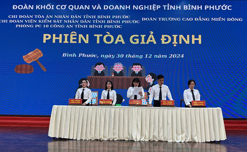 Tuyên truyền pháp luật cho học sinh  từ phiên tòa giả định