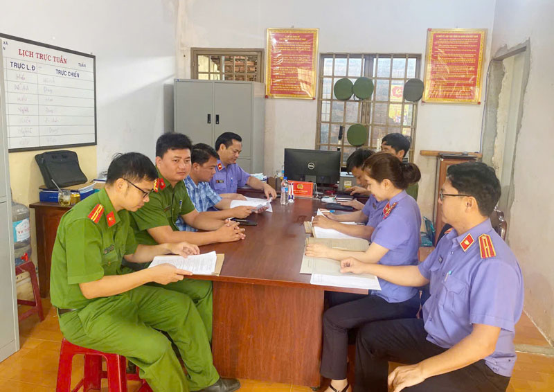 Hình về buổi làm việc của Đoàn