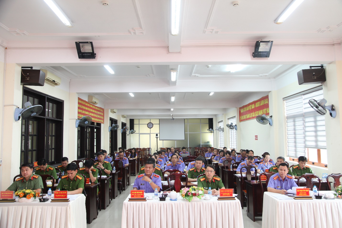 VKSND thành phố Đồng Nai phối hợp với Cơ quan CSĐT Công an thành phố Đồng Nai tổ chức Họp liên ngành để đánh giá thực trạng và thống nhất giải quyết các vụ án, vụ việc hình sự tạm đình chỉ