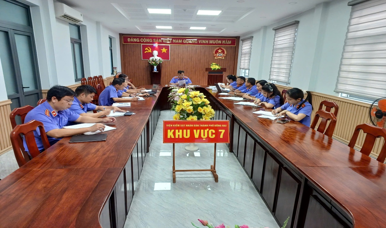 Chi bộ Viện kiểm sát nhân dân khu vực 7 – Đồng Nai tổ chức sinh hoạt chuyên đề: học tập và làm theo tư tưởng, đạo đức, phong cách Hồ Chí Minh trong phòng, chống tham nhũng, tiêu cực, lãng phí
