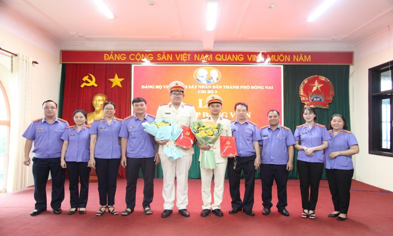 Chi bộ 3 - Viện kiểm sát nhân dân thành phố Đồng Nai tổ chức Lễ kết nạp đảng viên mới
