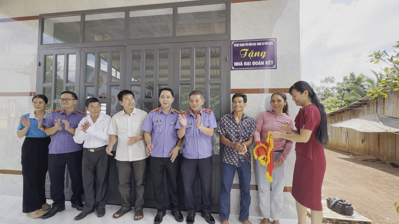 VKSND thành phố Đồng Nai phối hợp cùng UBND xã Phú Nghĩa, TP Đồng Nai Trao nhà Đại đoàn kết cho hộ gia đình có hoàn cảnh khó khăn