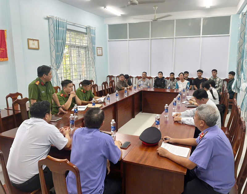 Hình hoạt động