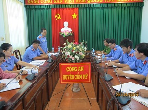 Phòng 4 tiến hành công tác kiểm sát việc tuân theo pháp luật về tạm giữ, tạm giam và thi hành án hình sự tại Công an huyện Cẩm Mỹ