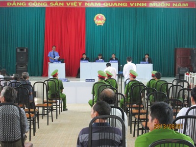 Viện kiểm sát nhân dân huyện Long Thành cùng Tòa án Long Thành tăng cường xét xử lưu động các vụ án về ma túy để giáo dục, phòng ngừa tội phạm ma túy