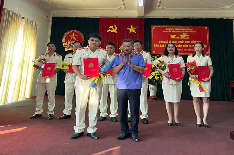 Trao quyết định bổ nhiệm Kiểm sát viên Trung cấp, Sơ cấp