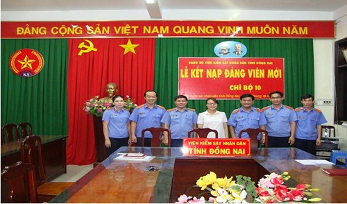 Chi bộ 10-Đảng bộ Viện KSND tỉnh Đồng Nai tổ chức Lễ kết nạp Đảng viên mới
