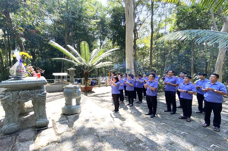 Chi bộ 4 – Đảng bộ Viện kiểm sát nhân dân tỉnh Đồng Nai tổ chức hoạt động về nguồn.