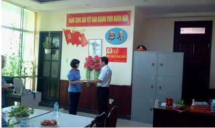 Chi bộ 3 - Đảng bộ Viện KSND tỉnh Đồng Nai tổ chức Lễ kết nạp đảng viên mới.