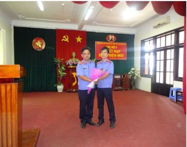 CHI BỘ 5-LỄ KẾT NẠP ĐẢNG VIÊN MỚI